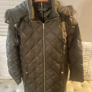 Kenneth Cole Green Puffer Coat with Diamond Quilting
